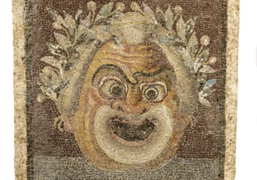 Emblema con maschera della Commedia Nuova Roma, Museo Nazionale Etrusco di Villa Giulia.